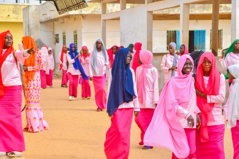 eleves-alazhar-en-rose